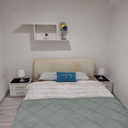 Apartment Aria Vinkovci Esterno foto