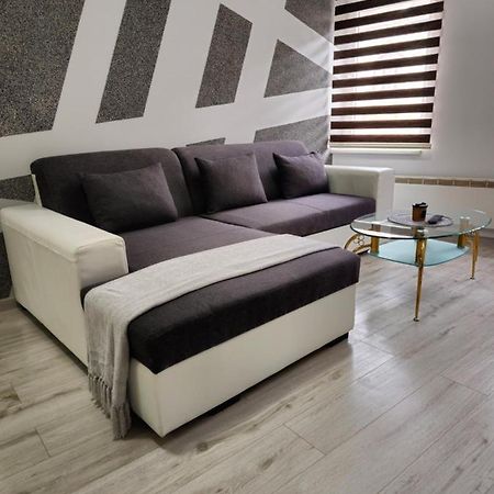 Apartment Aria Vinkovci Esterno foto