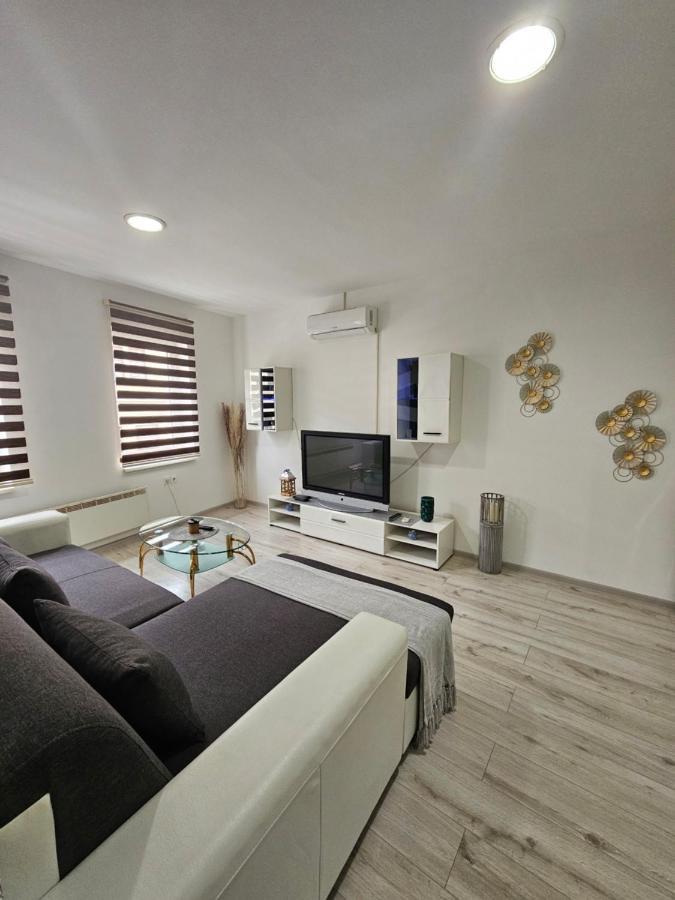 Apartment Aria Vinkovci Esterno foto