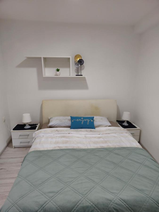 Apartment Aria Vinkovci Esterno foto