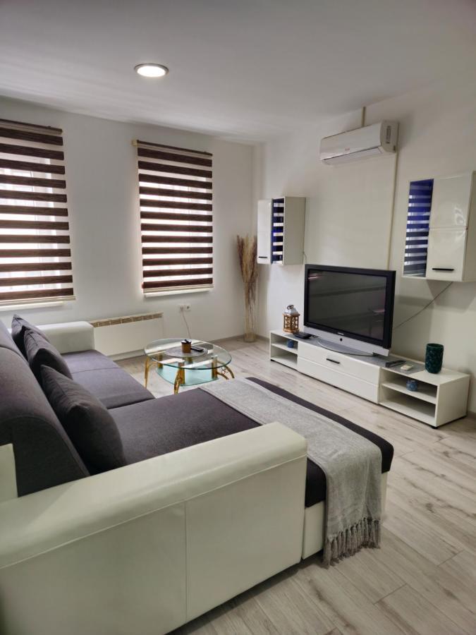 Apartment Aria Vinkovci Esterno foto